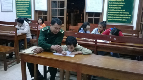 Hành trình gieo chữ trên cảng Đà Nẵng của những người lính