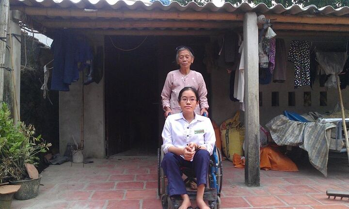 Ước mơ là bác sĩ của thiếu nữ 11 năm ngồi trên xe lăn