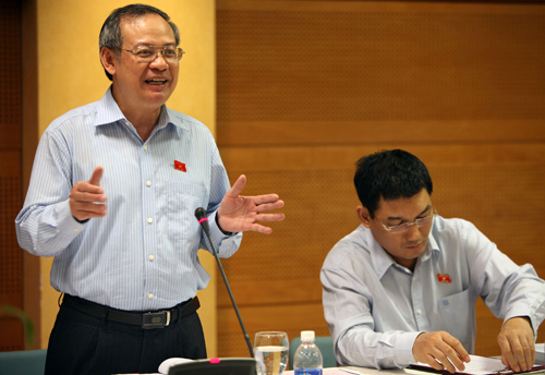 Còn giậm chân tại chỗ nếu ngại đụng... 