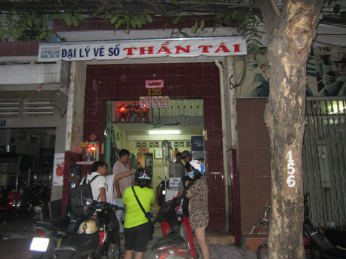 Vụ tạt axit  ở TP.HCM: Ngày càng nhiều kẻ “giải quyết ân oán” bằng axit?