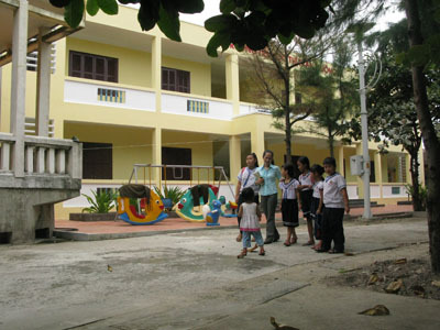 Câu chuyện thú vị về ánh điện lấp lánh ở Trường Sa