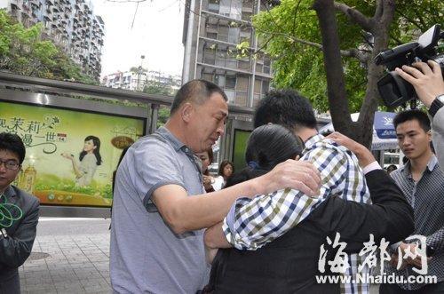 Kỳ công tìm lại cha mẹ ruột sau 23 năm bị bắt cóc