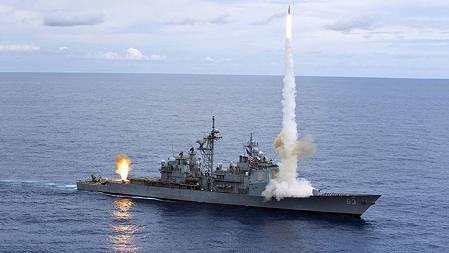 Vì sao tàu TQ táo tợn chặn đầu tuần dương hạm Mỹ?