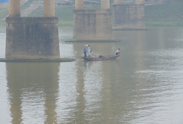 Thanh Hóa: Đã vớt được xác của 2 mẹ con nhảy cầu tự tử