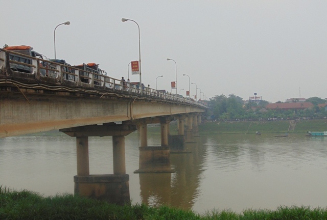 Thanh Hóa: Mẹ ôm con 2 tuổi nhảy cầu tự tử