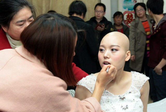 Rơi nước mắt với đám cưới của cô dâu mắc bạo bệnh