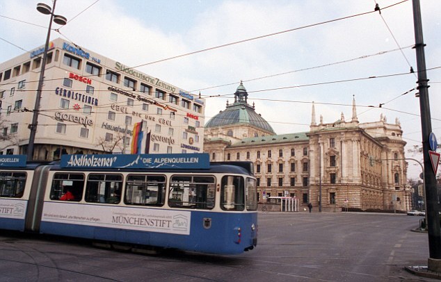 Kinh hãi con gái ngủ cùng xác mẹ suốt 5 năm