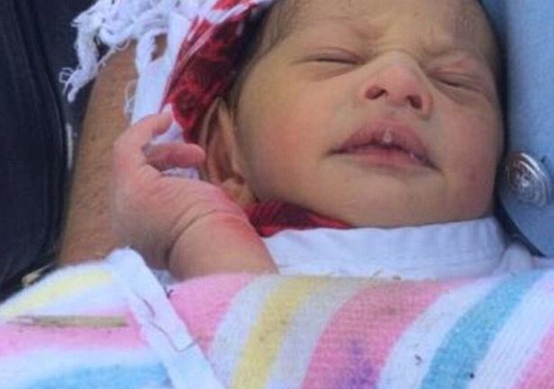 Nhẫn tâm vứt trẻ 2 ngày tuổi dưới cống thoát nước