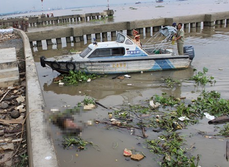 TP.HCM: Phát hiện xác nam giới đang phân hủy trôi sông