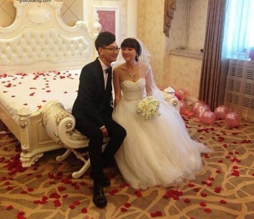 Kỳ lạ đám cưới của chàng thanh niên với mẹ ruột bạn thân