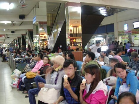 Chùm ảnh: Người dân đổ xô về quê dịp Tết Dương lịch 2015