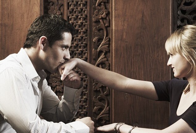 Anh: 71\% đàn ông có vợ ngoại tình vào dịp Valentine