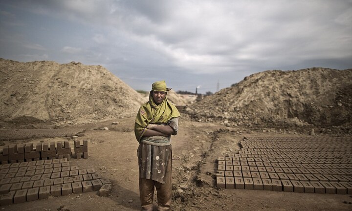 Gánh nợ thay chồng, phụ nữ Pakistan thành nô lệ