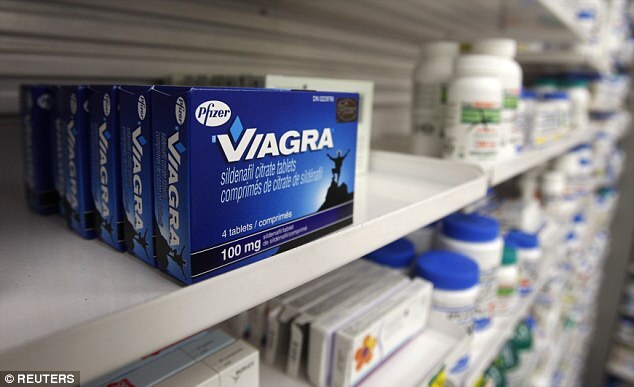 Chấn động: Phát hiện rượu có pha thuốc cường dương được đem bán