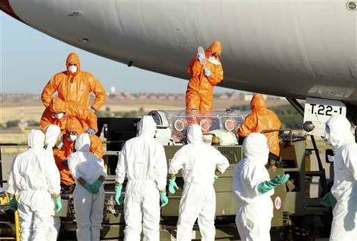 Virus Ebola “tấn công” châu Âu