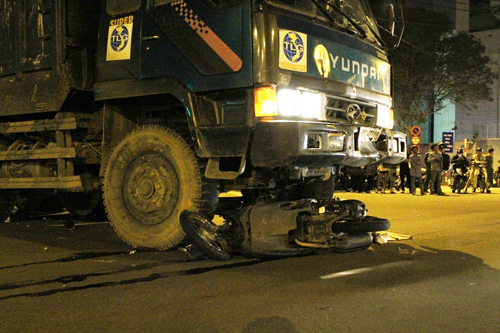 Thiếu nữ nước ngoài bị xe ben cán chết ở trung tâm Sài Gòn