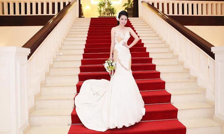 Váy cưới đẹp mê hồn của cô dâu Lê Khánh