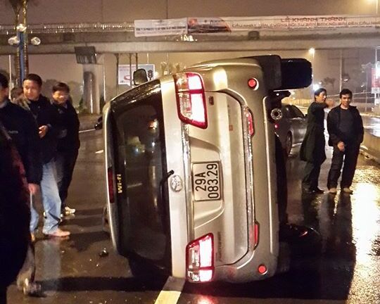 Hà Nội: Vụ tai nạn đầu tiên trên cầu Nhật Tân