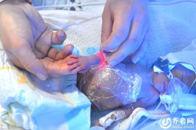 Kỳ diệu bà mẹ sinh năm, 4 bé gái, 1 bé trai