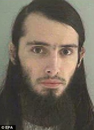 Cha nghi phạm khủng bố tố FBI gài bẫy con trai