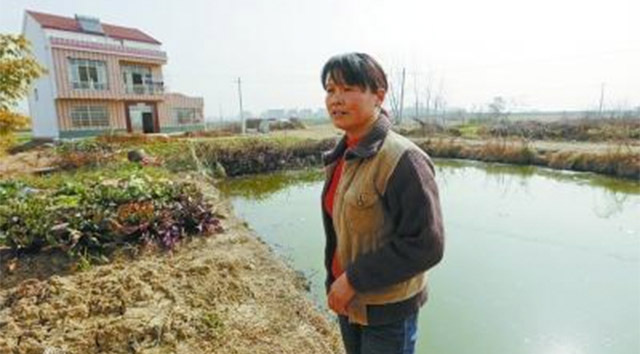 Bé trai 2 tuổi thành “người hùng” cứu bạn khỏi chết đuối