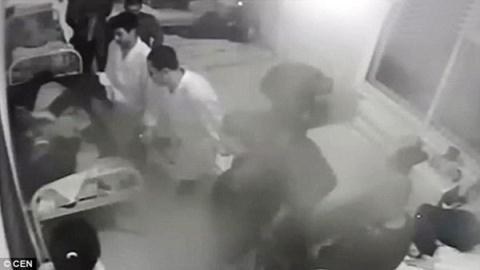 Hy hữu bác sĩ và bệnh nhân cùng tử vong khi đánh nhau