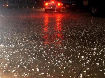 Trận mưa đá đầu tiên trong năm 2015 trút xuống Sa Pa