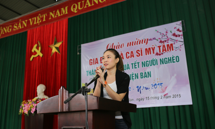 Mỹ Tâm tặng quà Tết tại Đà Nẵng và Quảng Nam