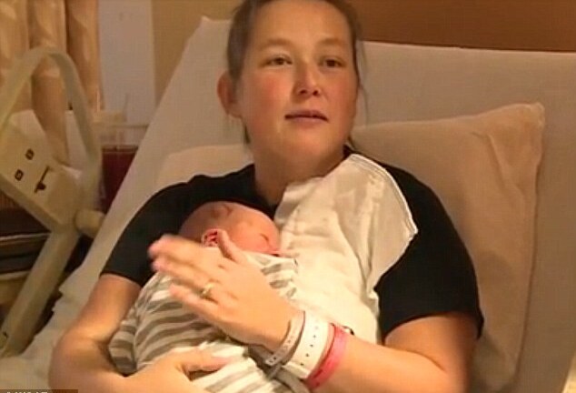 Kinh ngạc người phụ nữ mang thai vài giờ trước khi sinh