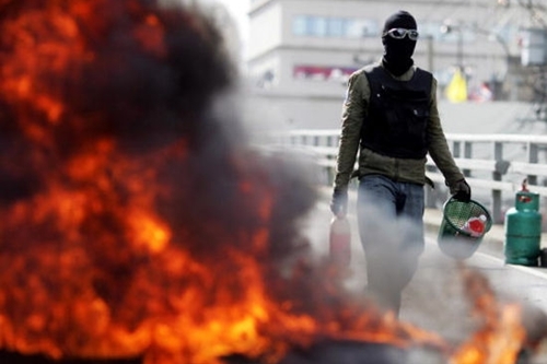 Thái Lan: Bấp bênh giữa “đảo chính tư pháp và quân sự”