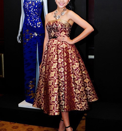 Lộ đại gia đứng phía sau người đẹp Phan Như Thảo