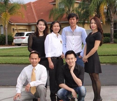 Sao Việt 24h: Hoài Linh lần đầu khoe 6 anh chị em
