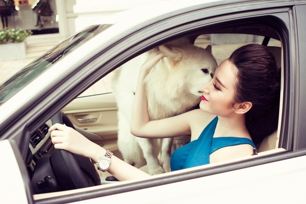 Sao Việt 24h: Angela Phương Trinh dùng 