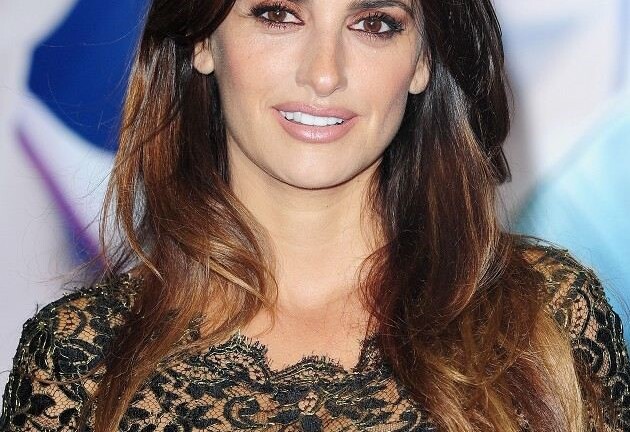 Penelope Cruz thích hát karaoke mỗi căng thẳng