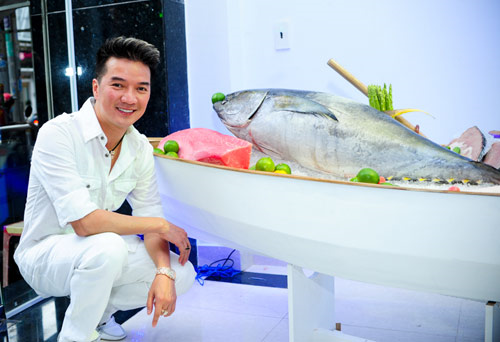 Đàm Vĩnh Hưng lại làm ông chủ quán cá