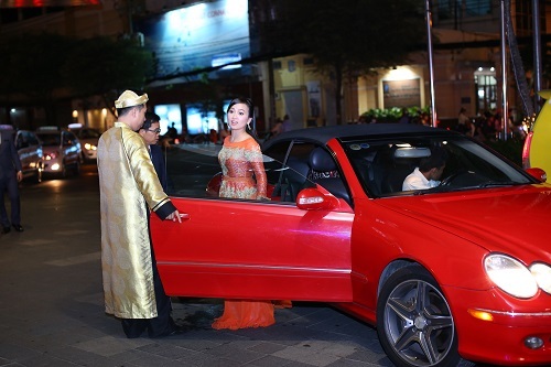 Hà Phương vui mừng hội ngộ danh ca Chế Linh 