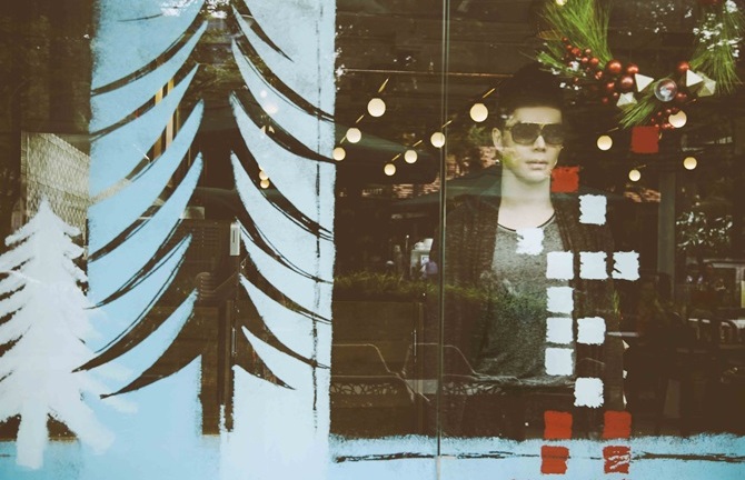 Nathan Lee diện cây hàng hiệu dạo phố mùa Noel