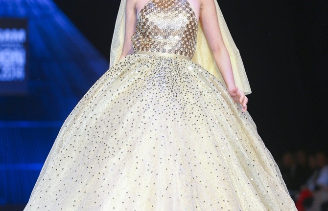 Trúc Diễm hóa miêu nữ xinh đẹp trên sàn catwalk