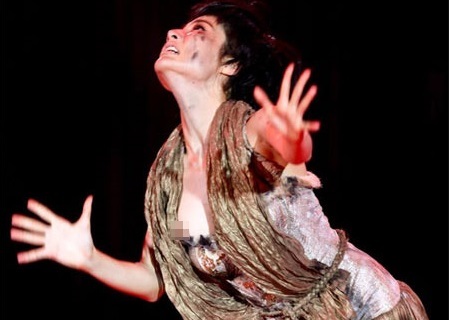 Diễm My 9x hở trọn vòng 1 trong Bước nhảy hoàn vũ