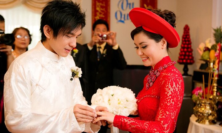 Đan Trường - Thủy Tiên kỉ niệm 1 năm ngày cưới