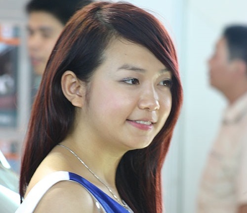 Lộ ảnh thủa đen nhẻm làm PG, mẫu ảnh của vợ Tuấn Hưng