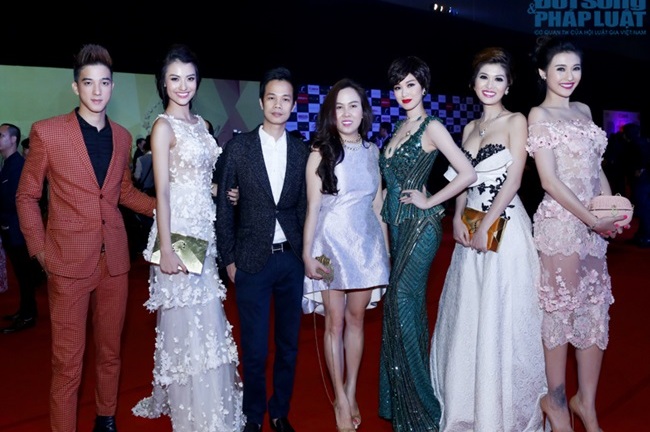 Dàn mỹ nhân lộng lẫy trong trang phục dạ hội của NTK Hoàng Hải