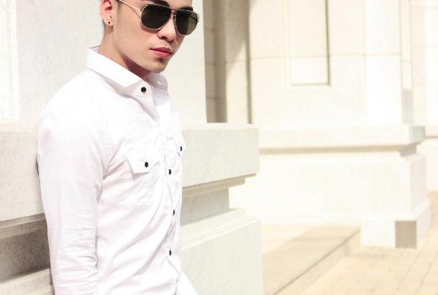 Kenny Sang đang tự hại mình vì quá
