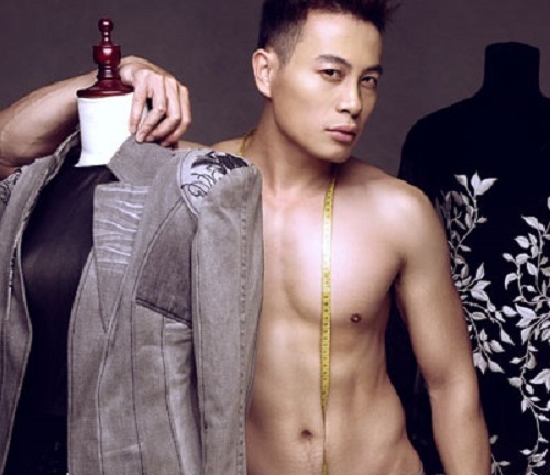 NTK Trương Thanh Long bị cướp điện thoại trắng trợn