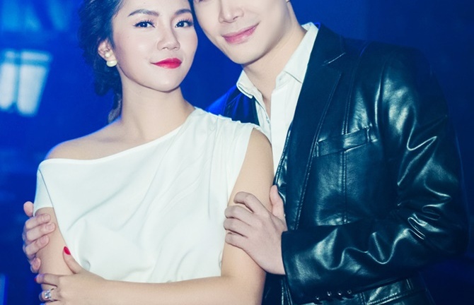 Nathan Lee ôm chặt Ngọc Anh tại hộp đêm Hà Nội