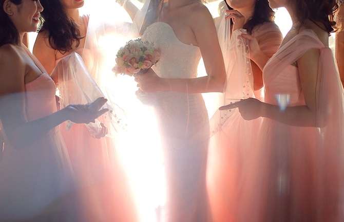 Hé lộ váy cưới đính pha lê quý của Hoa hậu Trúc Diễm