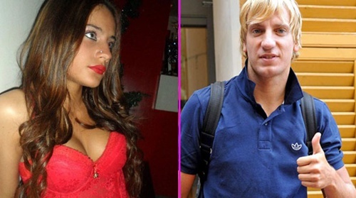 Cựu sao Barca mê gái trẻ, mặc kệ vợ đẹp theo trai