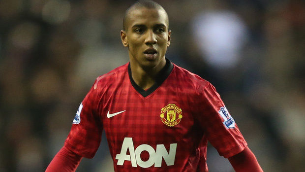 Tiền vệ M.U dính 