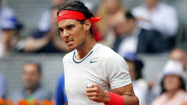 Nadal kiếm 200 tỷ đồng dễ như... “ăn kẹo”