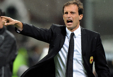 HLV Allegri bị AC Milan 
